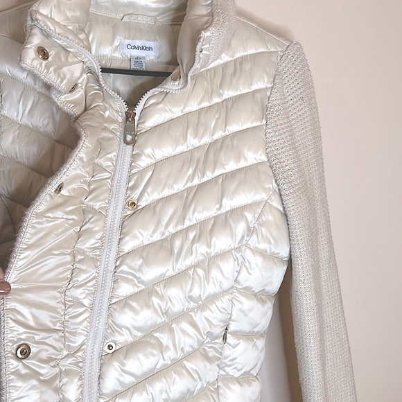 Calvin Klein 1/2 Puffer Jacket. - Picture 4 of 4